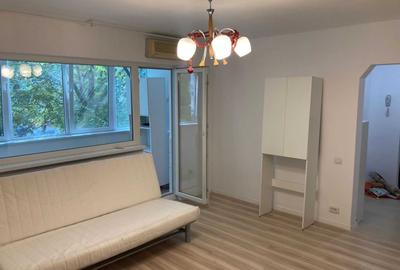 Apartament cu 3 camere semidecomandat, mobilat în Tineretului