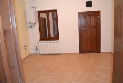 Spațiu comercial, de 42 mp, în Central - 8