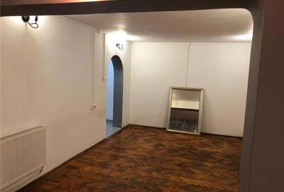 Apartament cu 4 camere în Moreni - 2