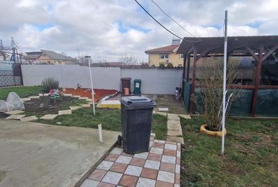 Casă individuală cu 6 camere cu Canalizare în Central