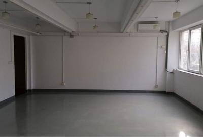 Spațiu comercial, de 50 mp, în Central - 3