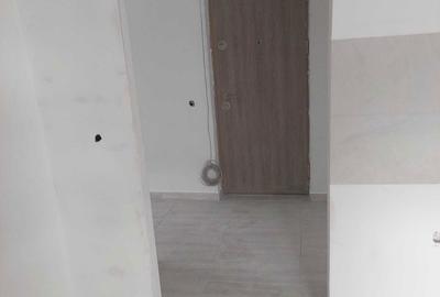 Apartament cu 3 camere semidecomandat în Exterior Vest