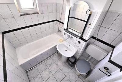 Apartament cu 3 camere semidecomandat în Careiului