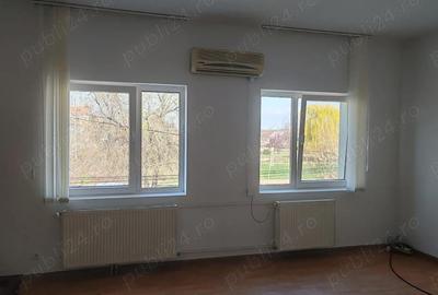Spațiu comercial, de 25 mp, în Central - 3