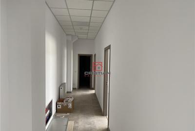 Spațiu comercial, de 4,260 mp, în Central - 11