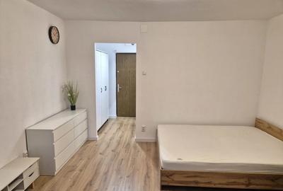 Garsoniera, proprietar, et 9 10, an 1980, titan - 2