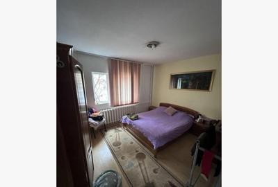 Apartament cu 3 camere decomandat, mobilat în Basarabia
