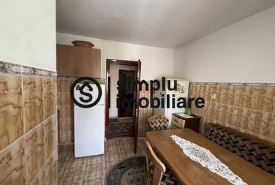 Apartament cu 3 camere decomandat în Rovine