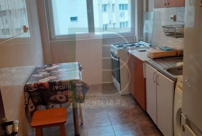 Apartament cu 3 camere semidecomandat, mobilat în Iancului