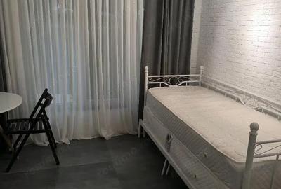 Garsonieră decomandată în Roșu