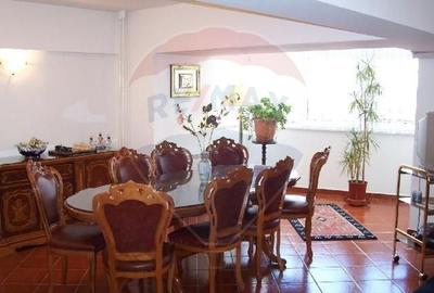 Apartament cu 3 camere decomandat, mobilat în Unirii