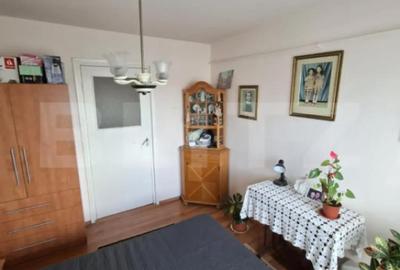 Apartament cu 3 camere semidecomandat în Central - 1