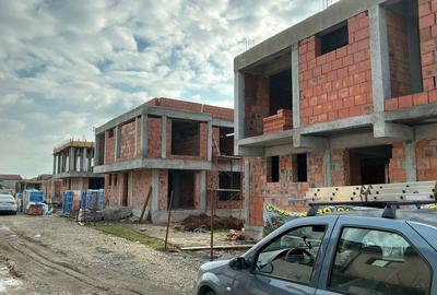 Casă cu 4 camere în Central - 1