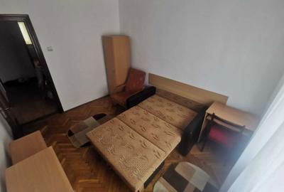 Apartament cu 4 camere decomandat în Central