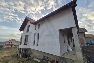 Casa 5 camere 2 bai garaj la subsol si teren 500 mp in Sura Mare - 3