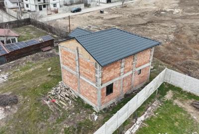 Casă cu 5 camere cu Teren 242 Mp în Ștefăneștii de Jos - 1