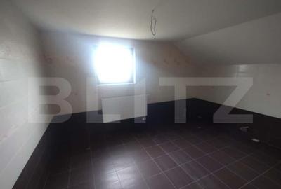 Casa de 140 mp, pe 2 nivele, 4 camere, oras Beclean - 1