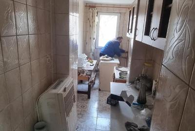 Apartament cu 2 camere decomandat în Tei