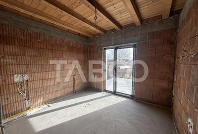 Casă cu 4 camere cu Teren 500 Mp în Orlat - 9