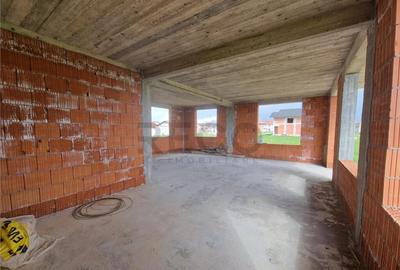 Casă cu 4 camere cu Teren 500 Mp în Cihei - 3