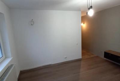 Apartament cu 3 camere semidecomandat în Central - 2