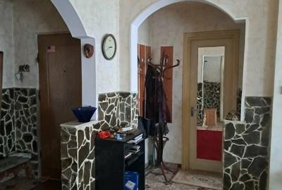 Apartament cu 4 camere decomandat în Coman - 2