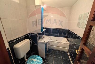 Prima inchiriere - Apartament 3 camere  + garaj in zona Central - 6