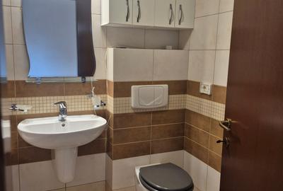 Apartament cu 3 camere decomandat în Sisești - 18