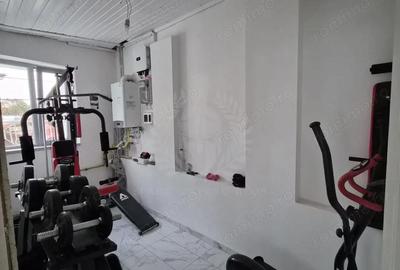 Spațiu comercial, de 150 mp, în Central - 3