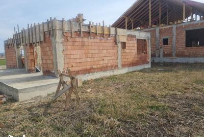 Casă cu 5 camere cu Teren 500 Mp în Stupini - 3