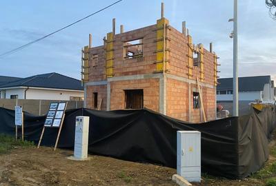 Proprietar . Casa individuala P+1Etaj. 3 Dormitoare. 1 Birou. 3 Bai. Carport - 15