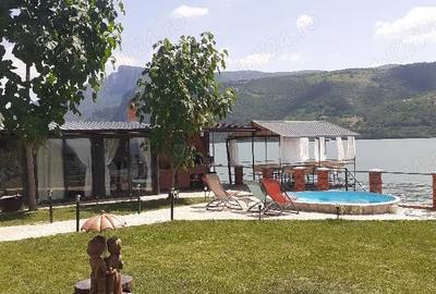 Casă cu 10 camere cu Teren 1100 Mp în Dubova - 1