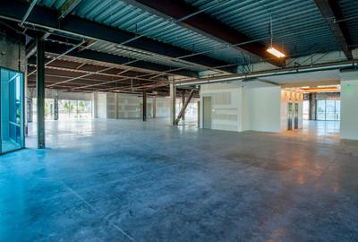 Spațiu industrial, de 680 mp, în Central - 3