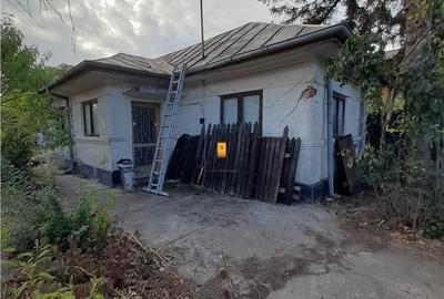 Casă cu 4 camere semidecomandat cu Teren 1352 Mp în Bărcănești