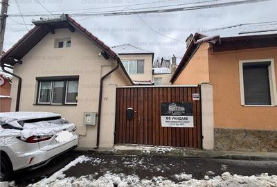 Casă cu 5 camere cu Teren 200 Mp în Centrul Istoric