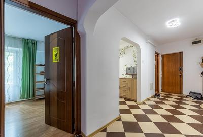 Unirii, Camera de Comert, decomandat, etaj 1, cca 80mp - 2