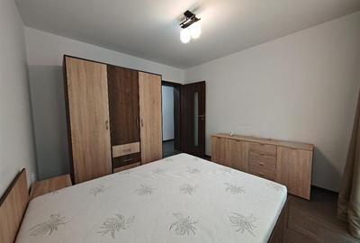 Apartament cu 2 camere decomandat, mobilat în Tractorul - 2