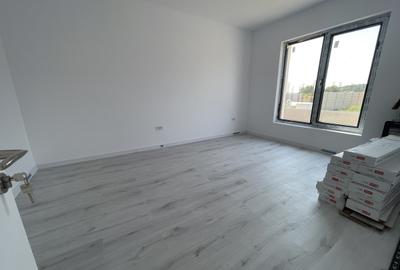 Casă cu 5 camere cu Teren 480 Mp în Domnești - 6