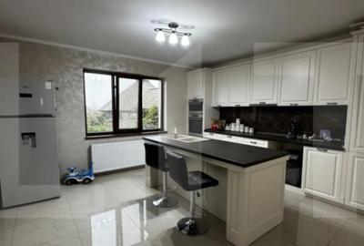 Casă cu 5 camere cu Teren 988 Mp în Central