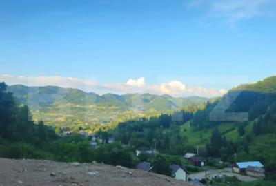 Teren de 14010 mp, în Central - 5