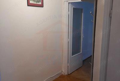 Apartament cu 3 camere semidecomandat în Central - 1