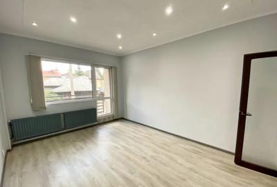 Casă cu 7 camere cu Canalizare în Pache Protopopescu - 10