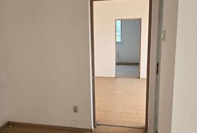 Apartament cu 3 camere în Slătinioara - 4