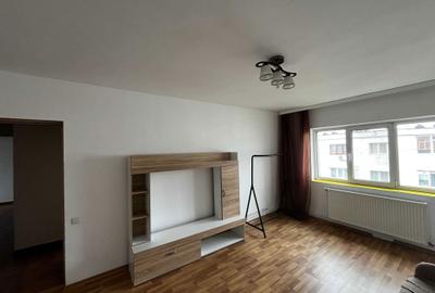 Apartament cu 3 camere decomandat în Buzaului - 1