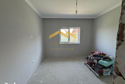 Casă cu 4 camere cu Teren 400 Mp în Sânmihaiu Român