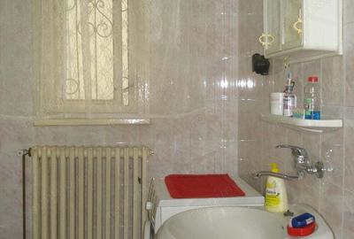 Casă cu 4 camere cu Teren 1000 Mp în Central