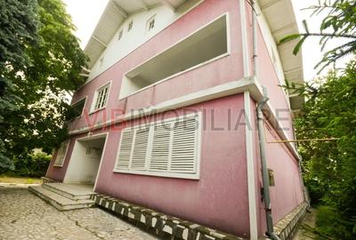 Urlati - Str Eternitatii - Vila 12 camere - teren 1081mp - 2 garaje - 20