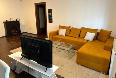 Apartament cu 3 camere semidecomandat în 13 Septembrie