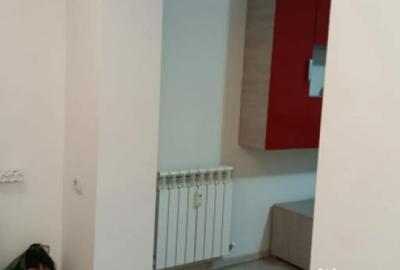 Garsonieră decomandată în Far