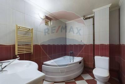 Casă cu 6 camere cu Teren 174 Mp în Andronache - 24